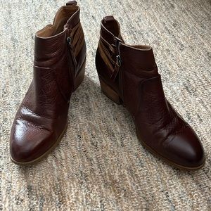 Comfortiva brown ankle boots size 8